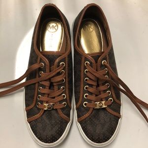 Michael kors size 9